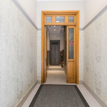 Feelathome Madrid Suites Apartments Екстериор снимка